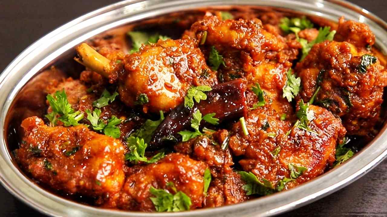 Chicken Recipe: ভাতের সঙ্গে খাওয়ার জন্য অতি সুস্বাদু চিকেন ভুনা বানানোর রেসিপি শিখে নিন