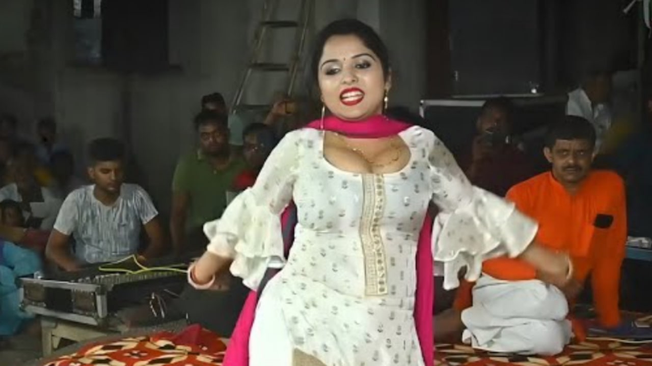Dance Video: সাদা টাইট পোশাকে কোমর নাচালেন মুসকান বেবি, ঠুমকা দেখে পাগল পুরুষ ভক্তরা