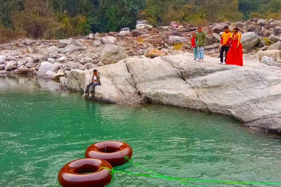 Vacation: পাহাড়ি নদীর পাশেই তাঁবু, কনকনে শীতেই অ্যাডভেঞ্চারের স্বাদ নিতে ঘুরে আসুন এই জায়গা থেকে
