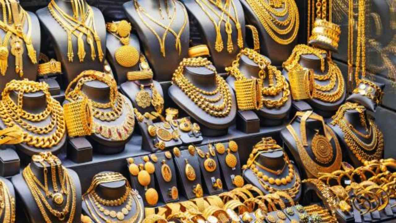 Gold Price Today: অস্বস্তিকর গরমেও স্বস্তি দিচ্ছে সোনার দাম, মঙ্গলবার কলকাতার বাজারদর কেমন!