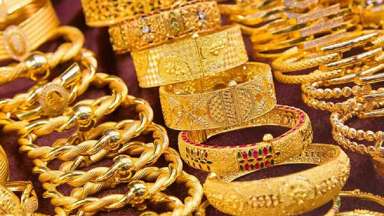 Gold Price Today: শুক্রবার একধাক্কায় বিশাল পরিবর্তন সোনার দামে, জানুন কলকাতার বাজারদর